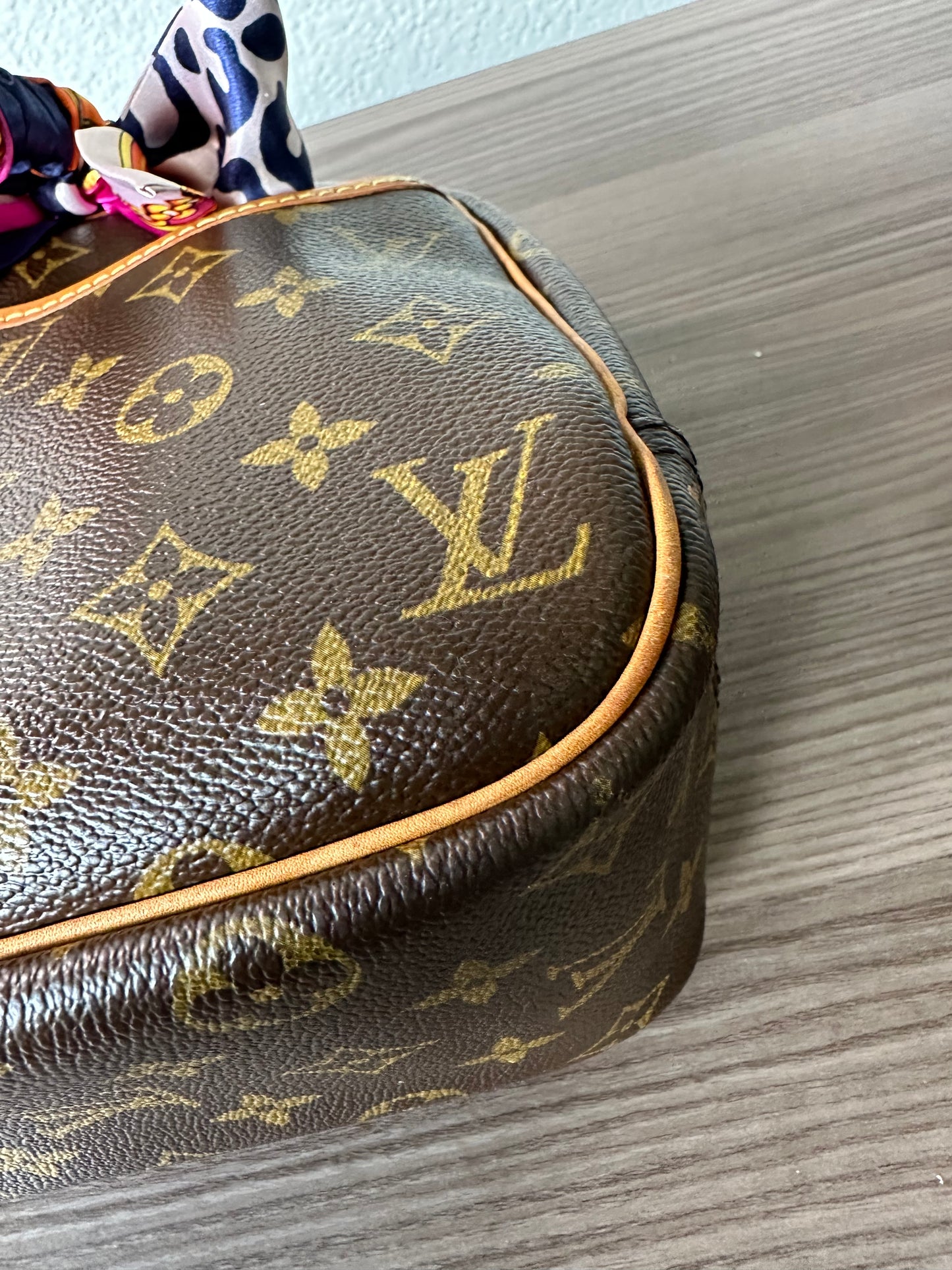 Pre-owned Authentic Louis Vuitton Trouville Monogram Handbag