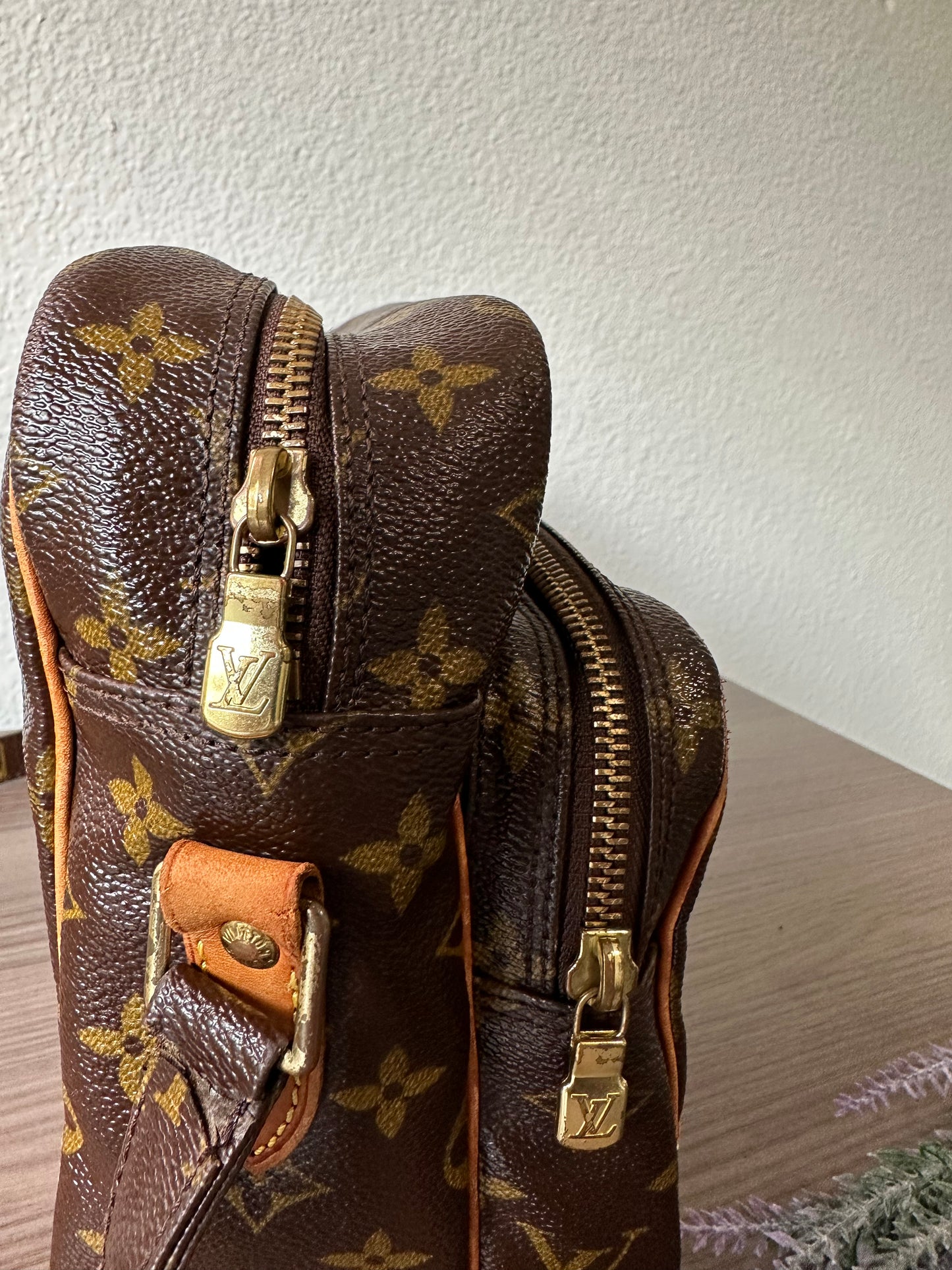 Pre-owned Louis Vuitton Nile PM Monogram Shoulder Bag/ Crossbody Bag