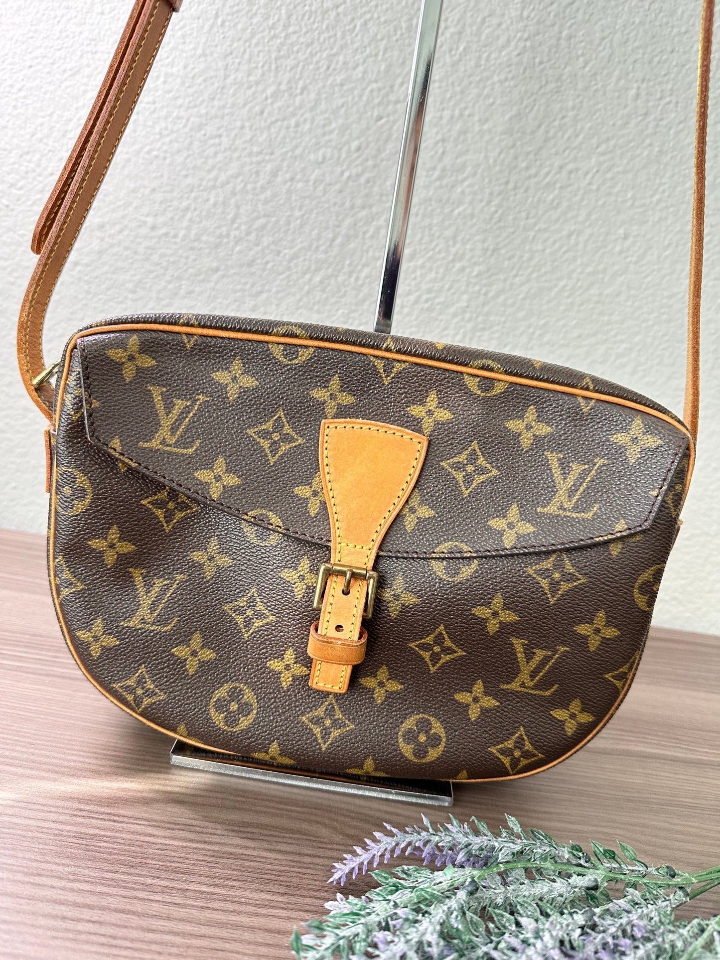 Pre-owned Louis Vuitton Jeune Fille MM Monogram Shoulder / Crossbody Bag