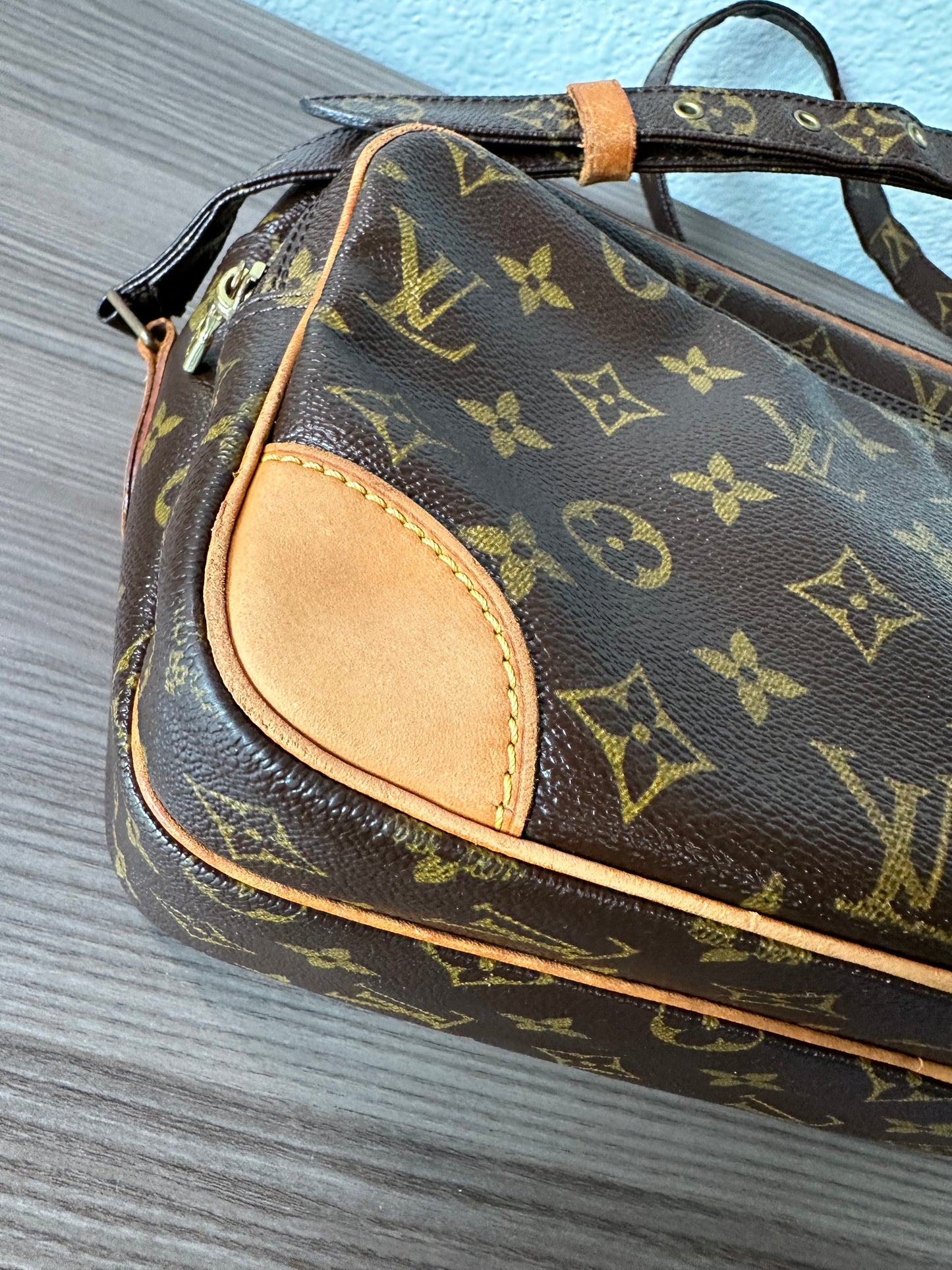 Pre-owned Louis Vuitton Nile PM Monogram Shoulder Bag/ Crossbody Bag