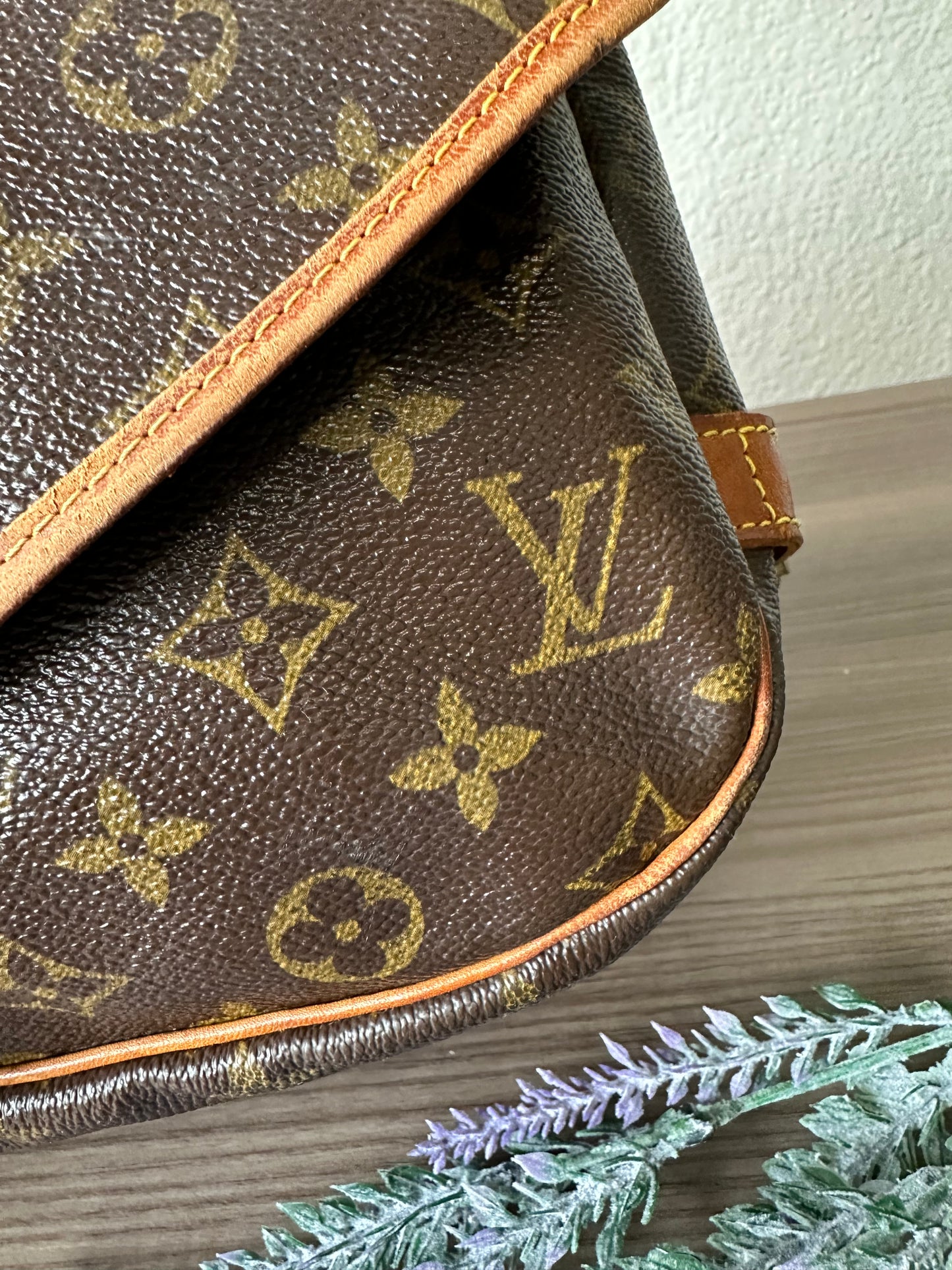 Pre-owned Louis Vuitton Saumur 30 Monogram Crossbody Bag