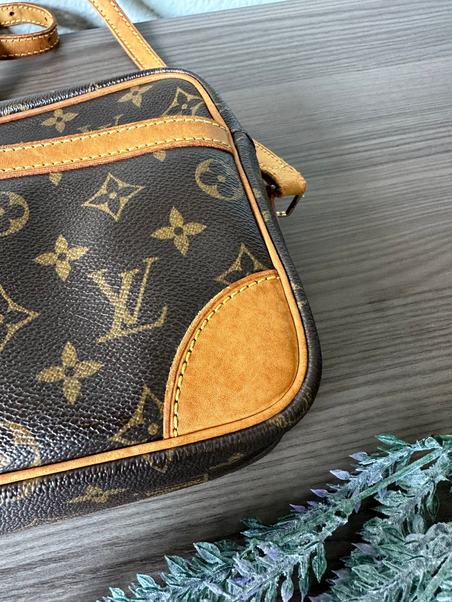 Pre-owned Louis Vuitton Trocadero 30 Monogram Shoulder / Crossbody Bag