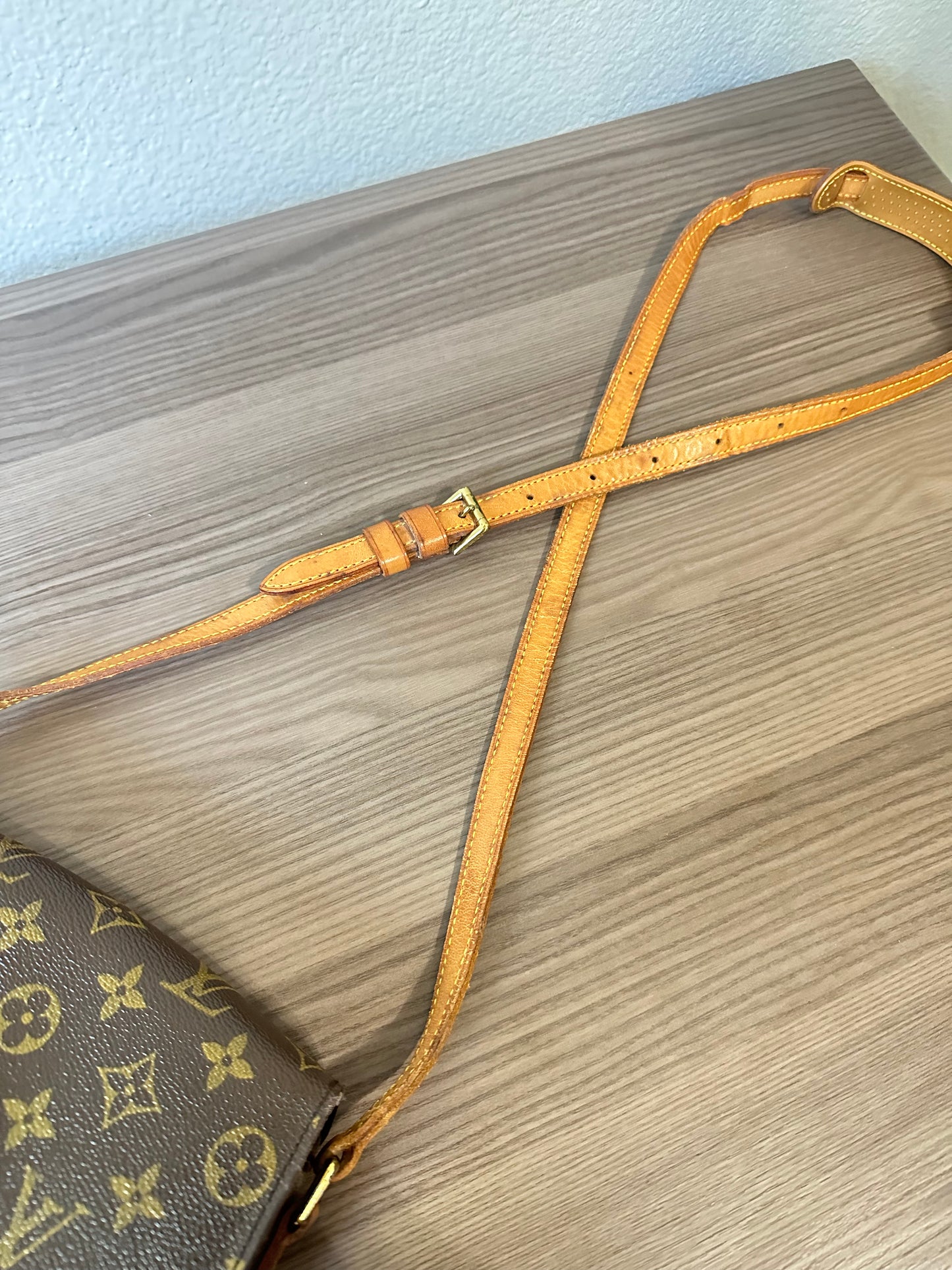 Pre-owned Louis Vuitton Saint Cloud MM Monogram Shoulder / Crossbody Bag