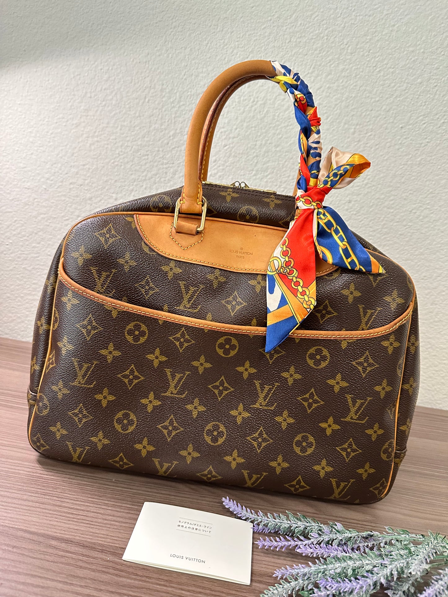 Pre-owned Authentic Louis Vuitton Deauville Monogram Handbag