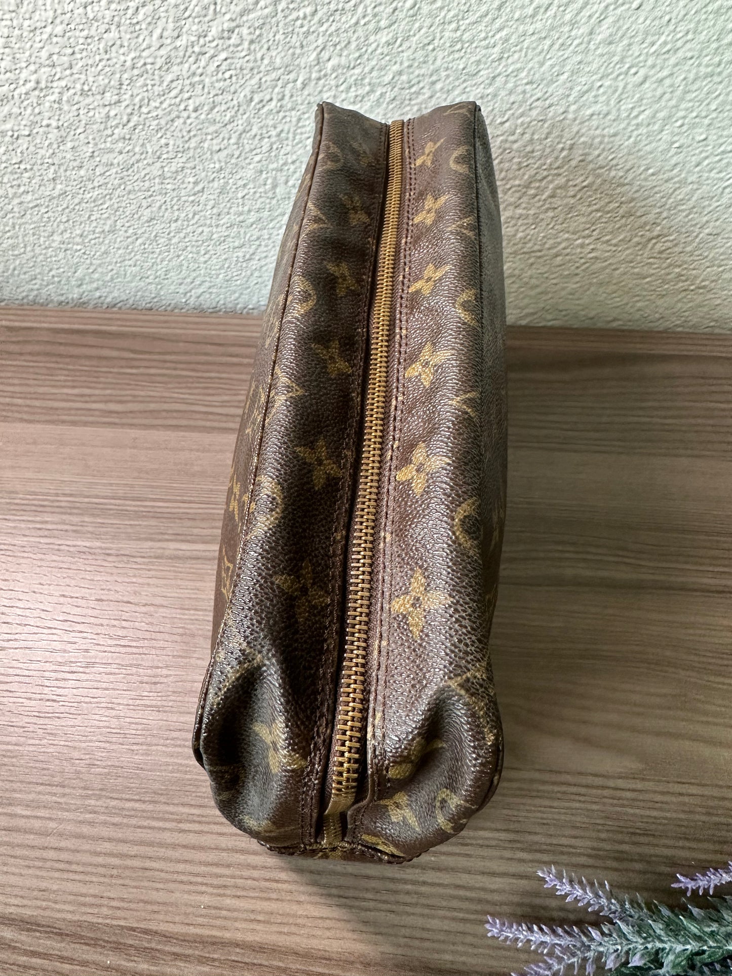 Pre-owned Authentic LOUIS VUITTON Trousse De Toilette 28 Pouch