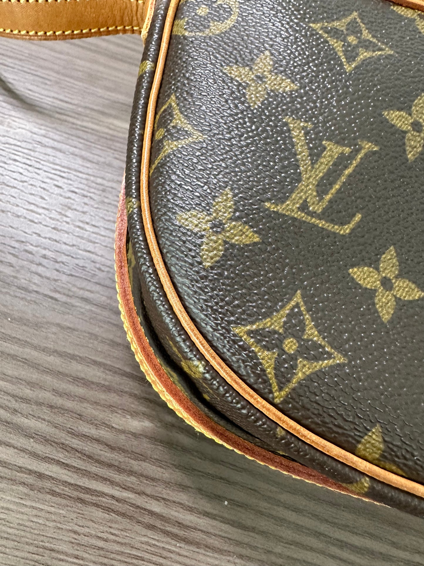 Pre-owned Louis Vuitton Jeune Fille MM Monogram Shoulder / Crossbody Bag