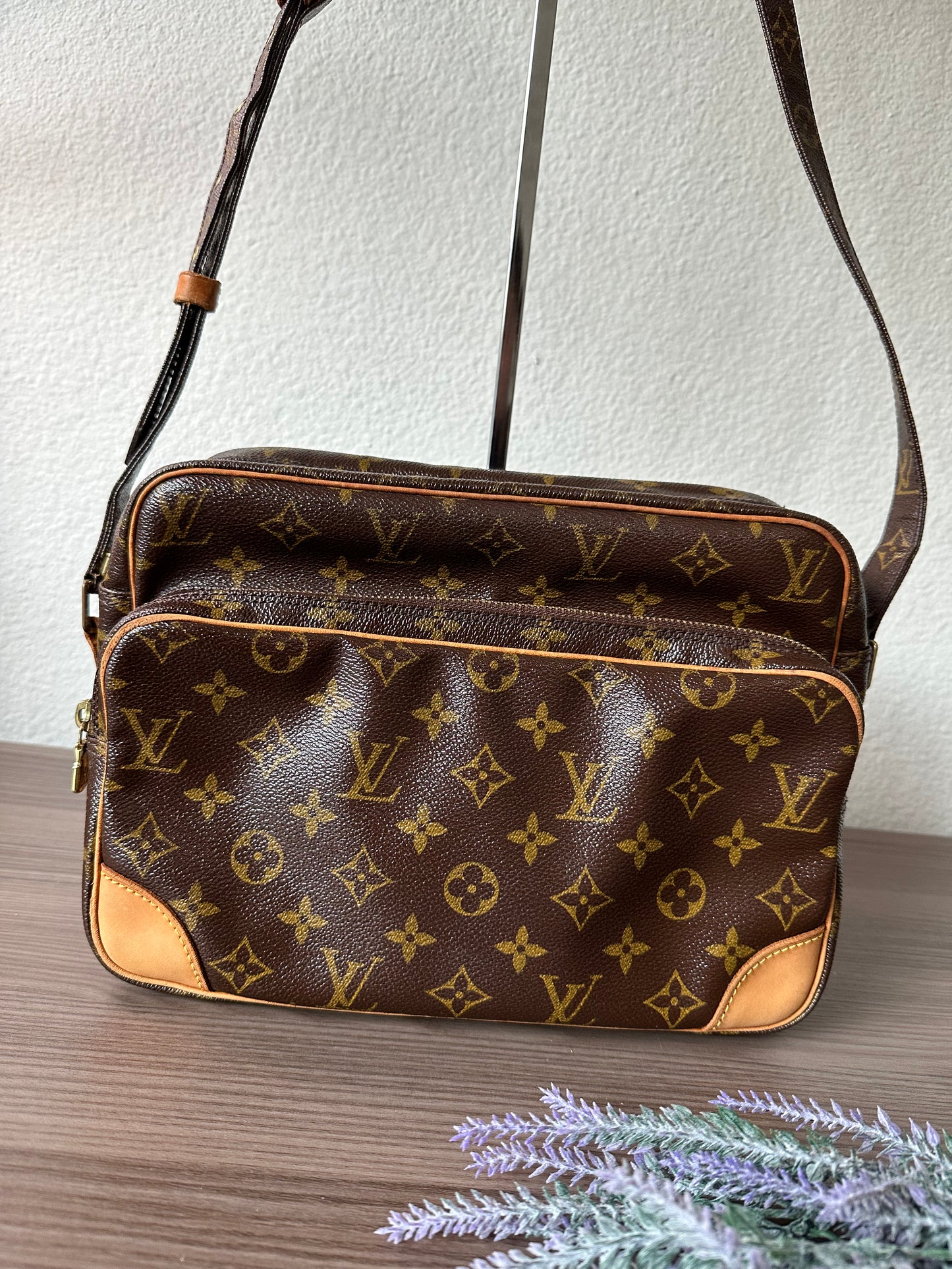 Pre-owned Louis Vuitton Nile PM Monogram Shoulder Bag/ Crossbody Bag