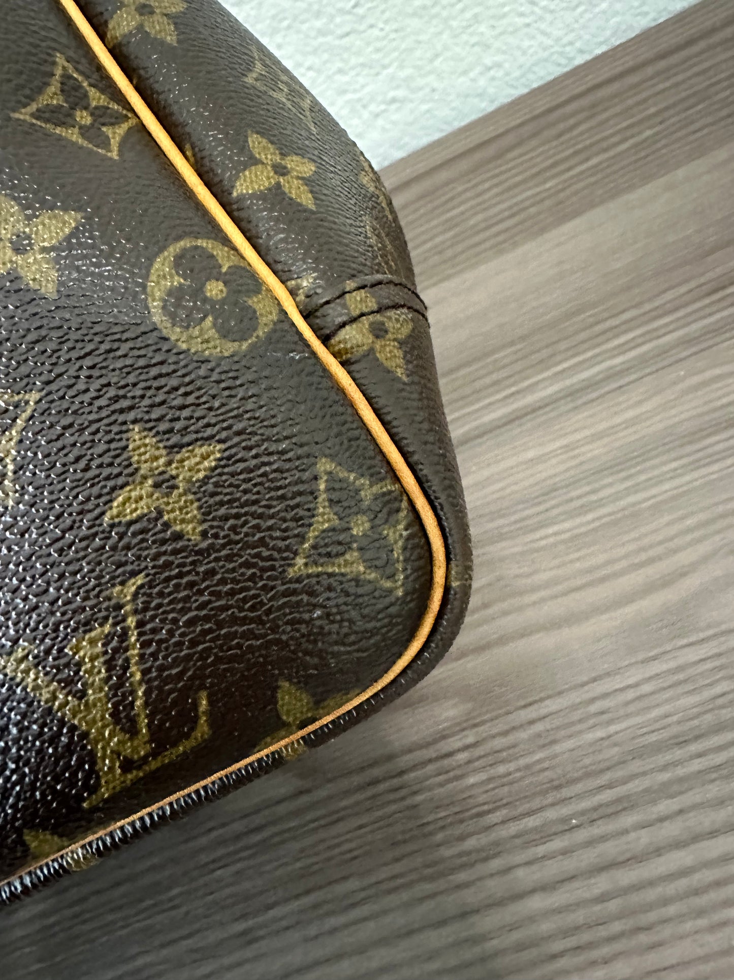 Pre-owned Authentic Louis Vuitton Deauville Monogram Handbag