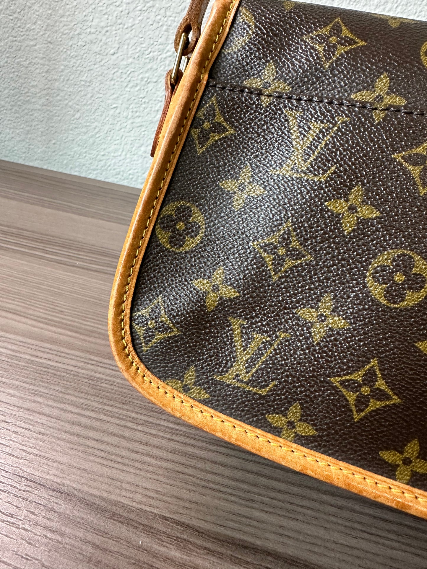 Pre-owned Authentic Louis Vuitton Sologne Crossbody / Shoulder Bag