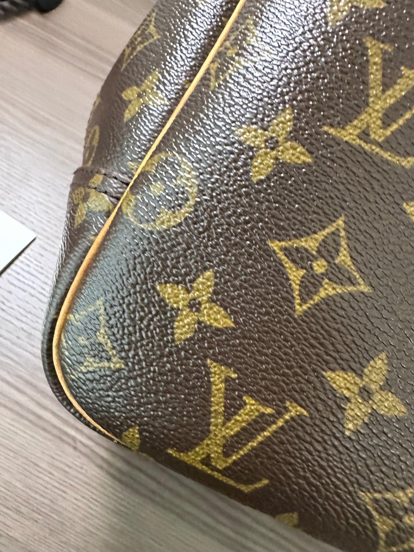 Pre-owned Authentic Louis Vuitton Deauville Monogram Handbag