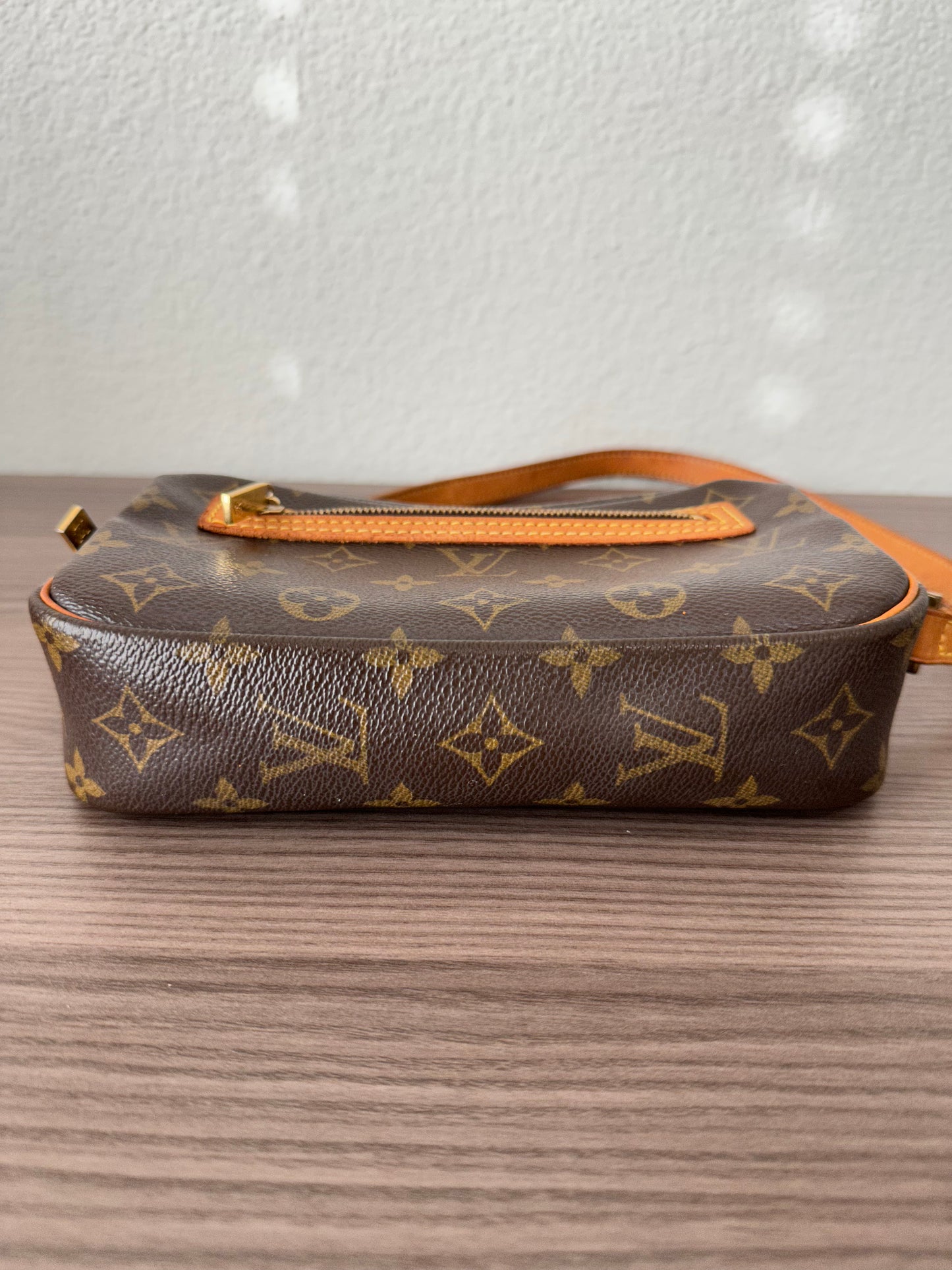 Pre-owned Louis Vuitton Pochette Cite Monogram Shoulder / Handbag