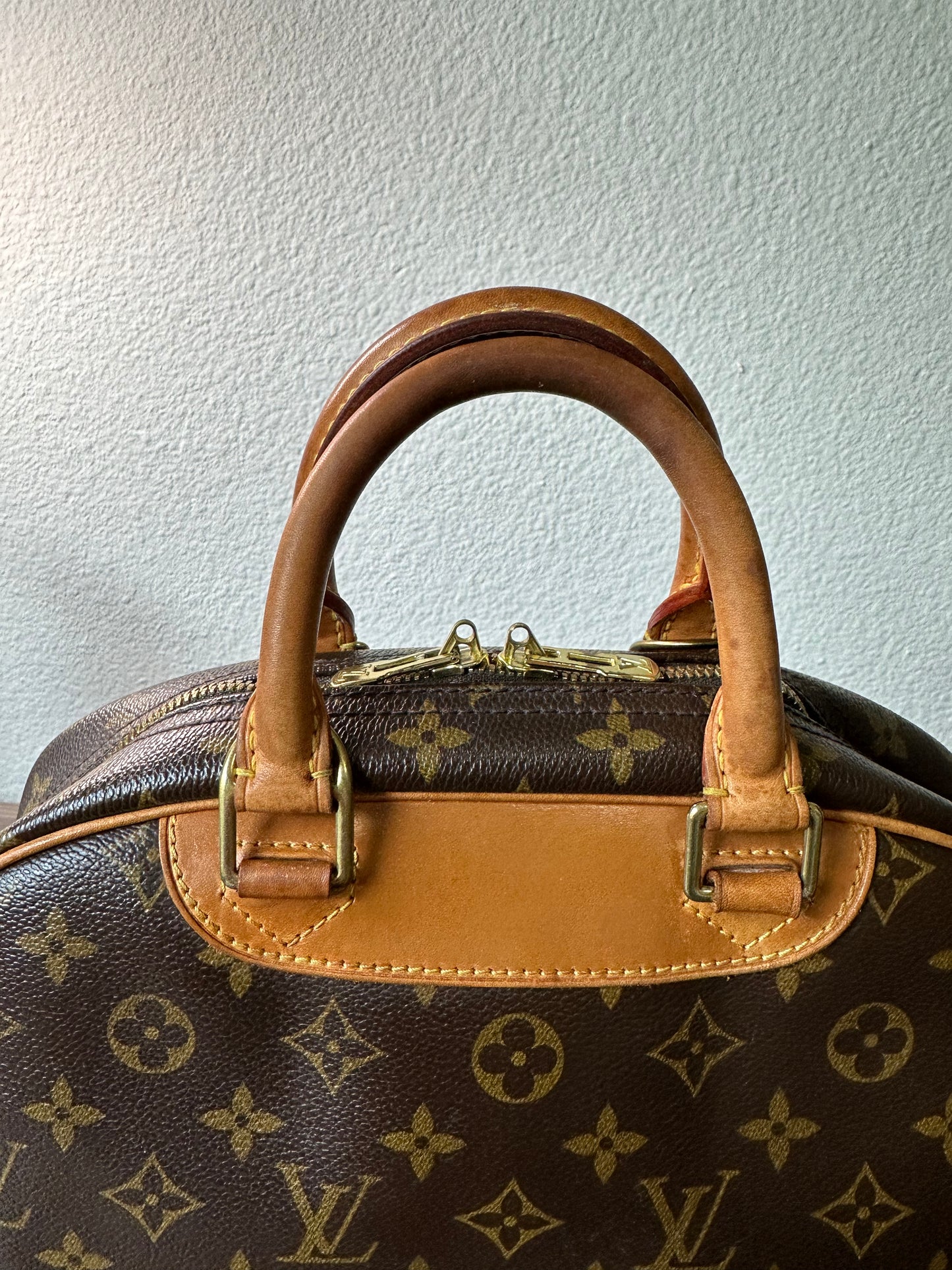 Pre-owned Authentic Louis Vuitton Trouville Monogram Handbag