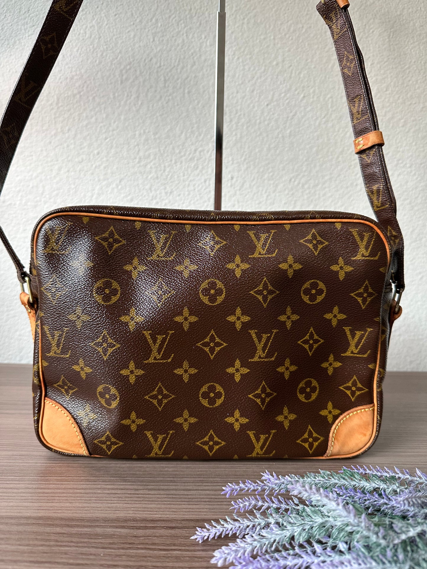 Pre-owned Louis Vuitton Nile PM Monogram Shoulder Bag/ Crossbody Bag