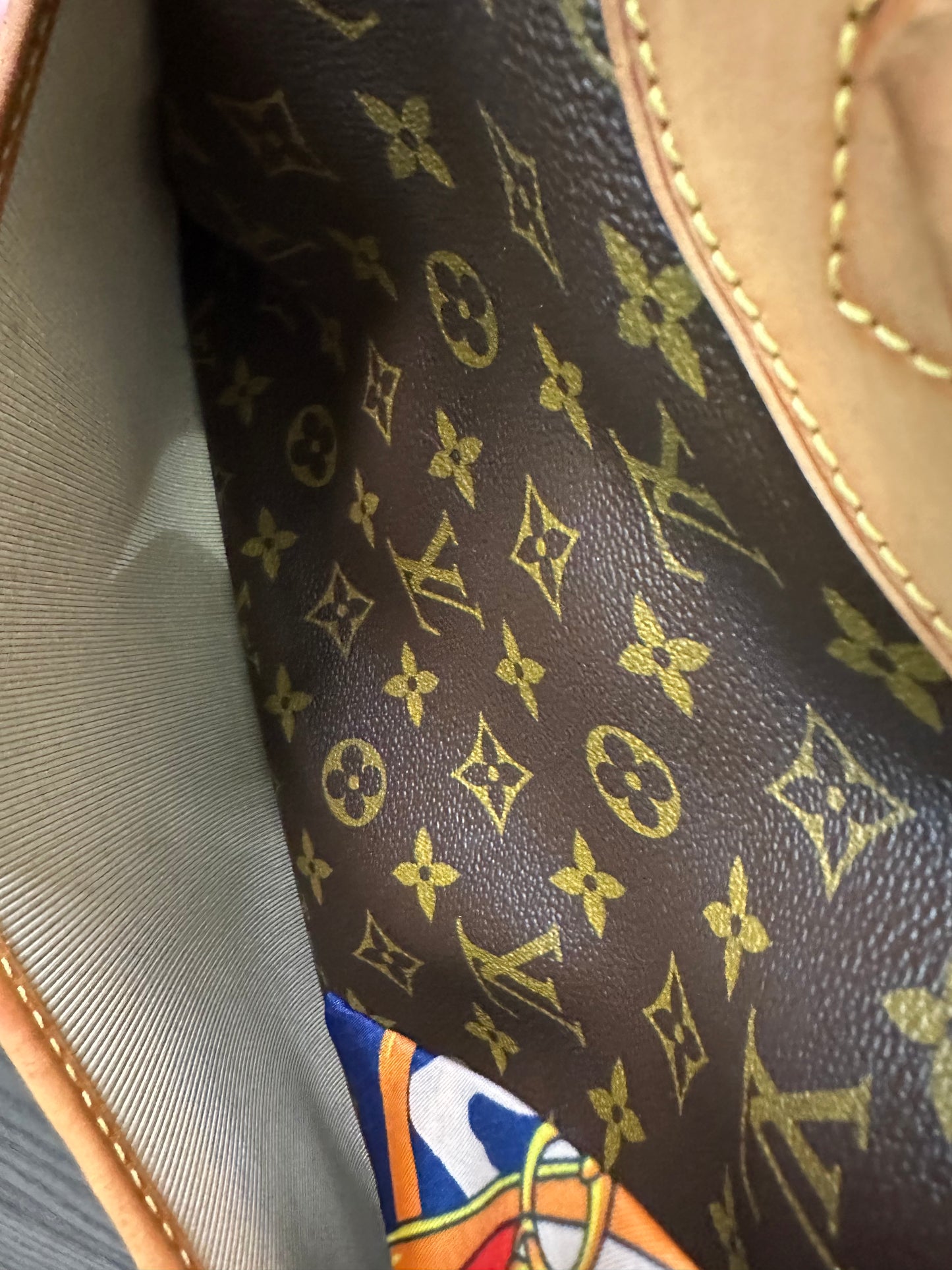 Pre-owned Authentic Louis Vuitton Deauville Monogram Handbag