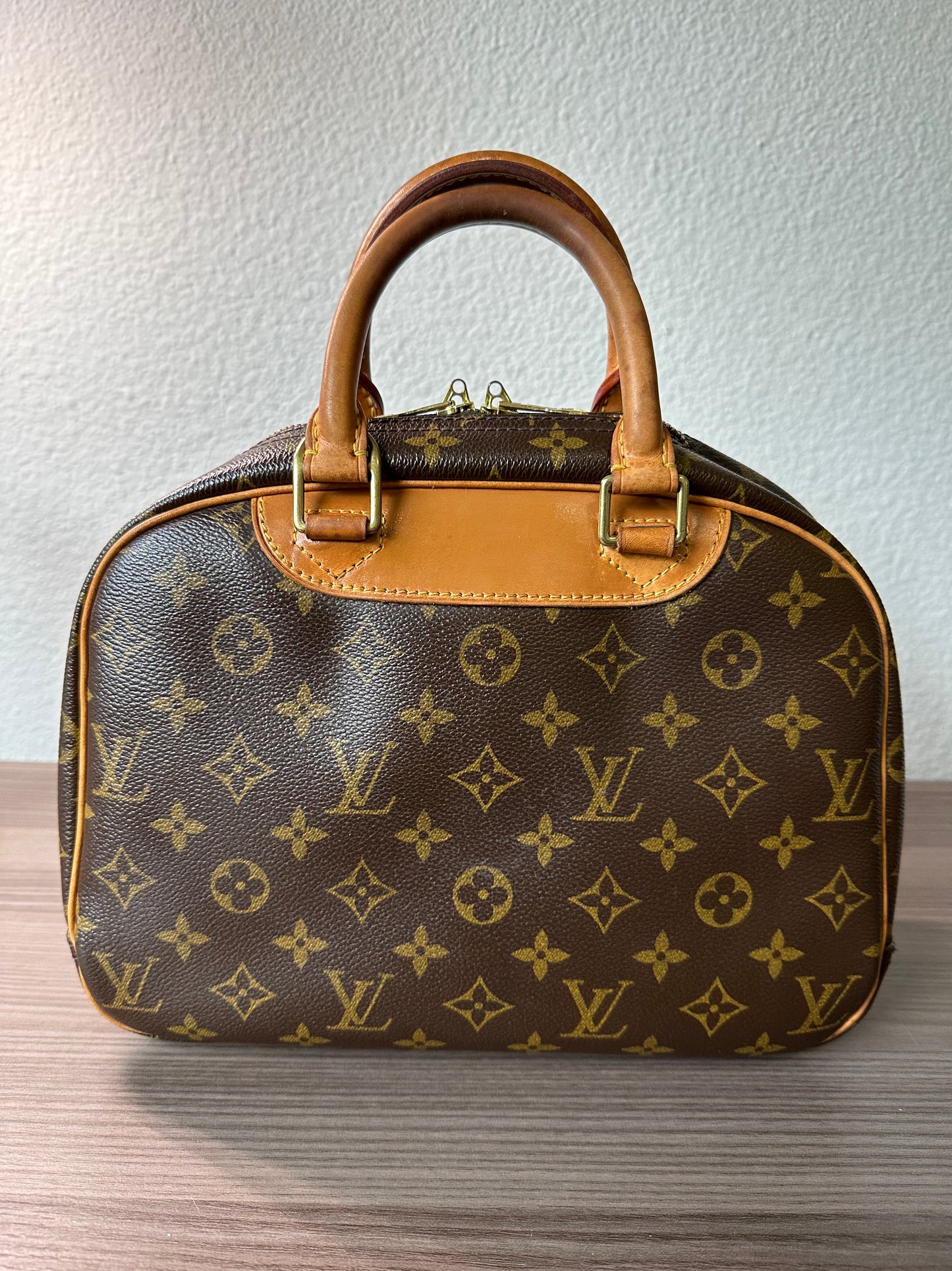 Pre-owned Authentic Louis Vuitton Trouville Monogram Handbag