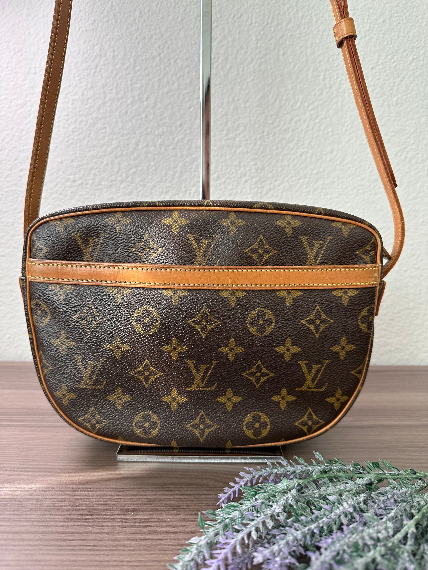 Pre-owned Louis Vuitton Jeune Fille MM Monogram Shoulder / Crossbody Bag