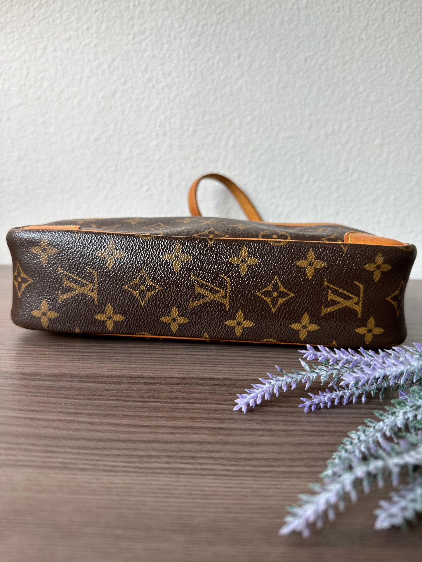 Pre-owned Louis Vuitton Trocadero 30 Monogram Shoulder / Crossbody Bag