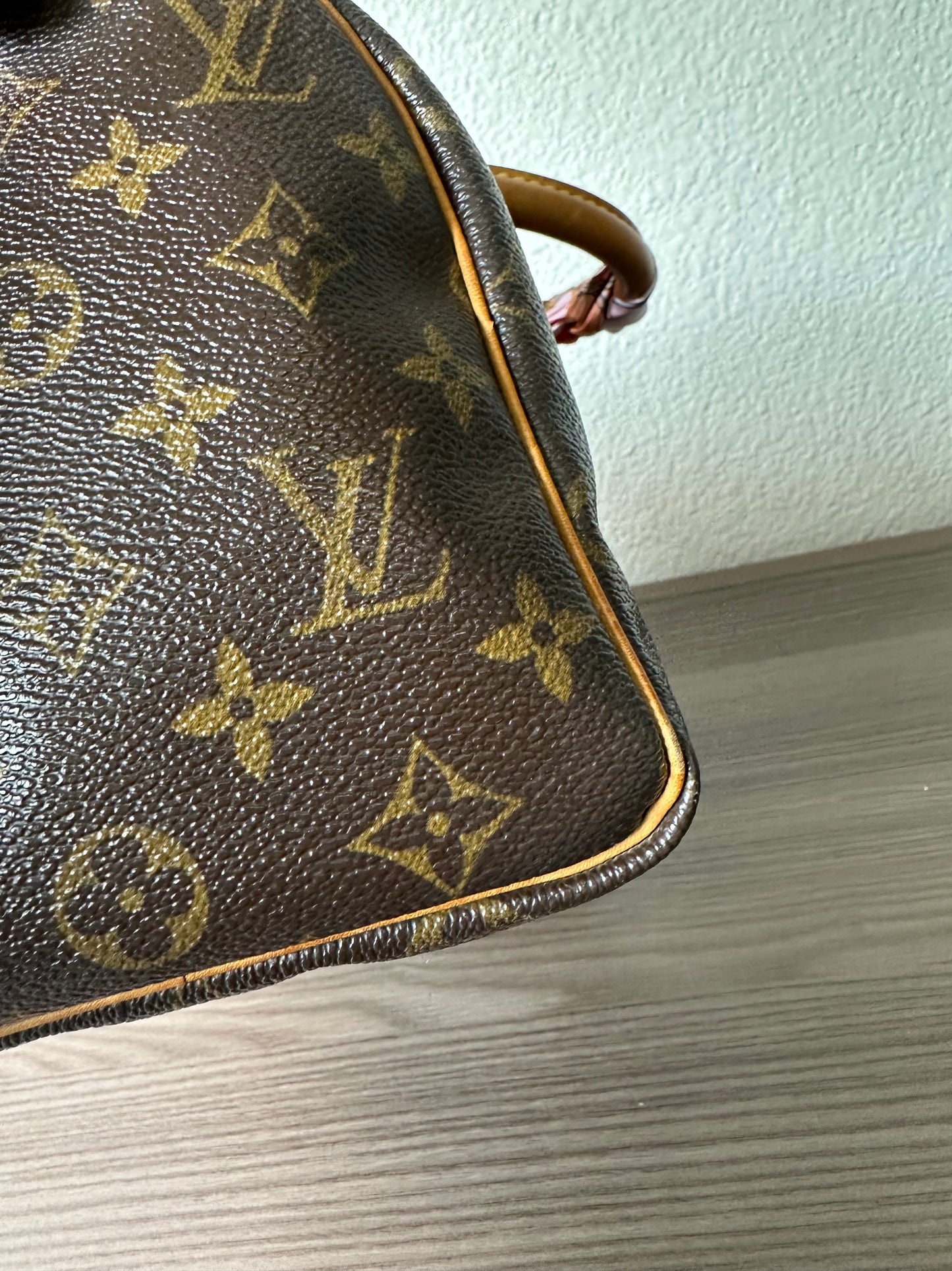 Pre-owned Authentic Louis Vuitton Speedy 25 Monogram Handbag