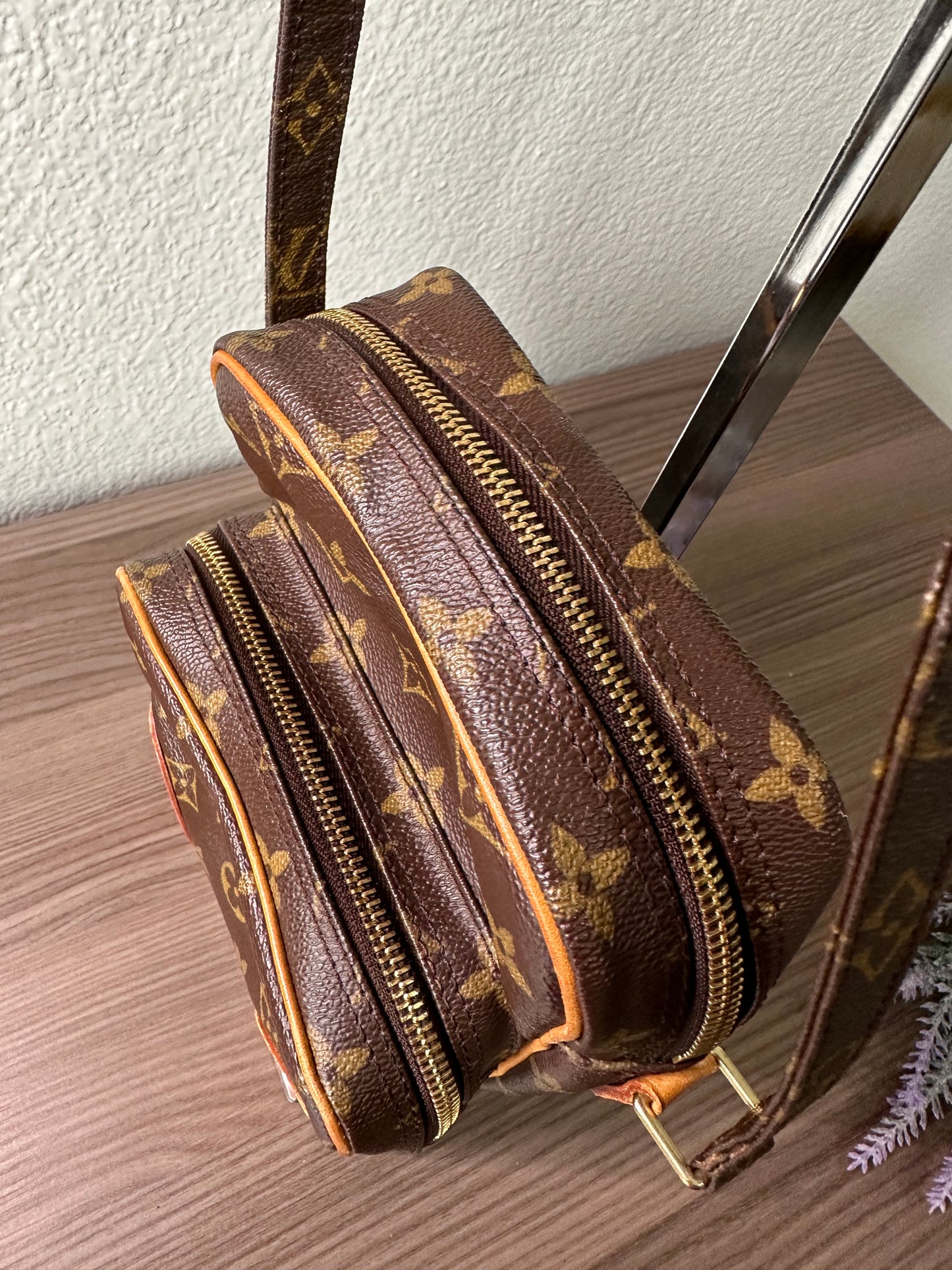 Pre-owned Louis Vuitton Amazon Monogram Crossbody Bag