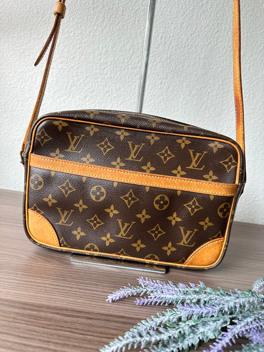 Pre-owned Louis Vuitton Trocadero 30 Monogram Shoulder / Crossbody Bag